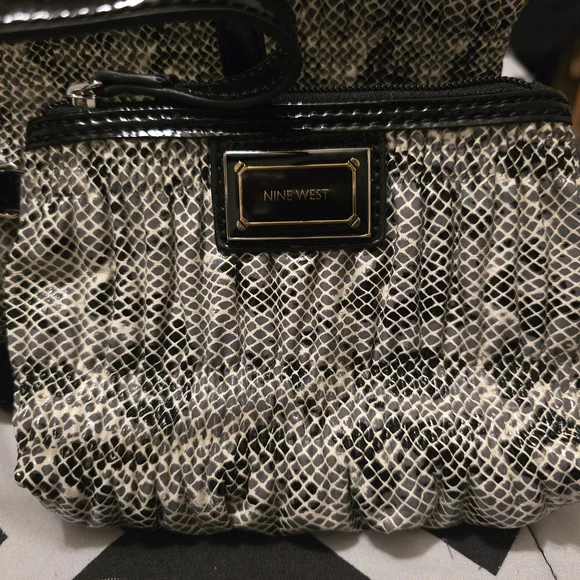 Nine West Elegant Snakeskin Pattern Tote Bag Set with Matching Coin Purse - Picture 5 of 10